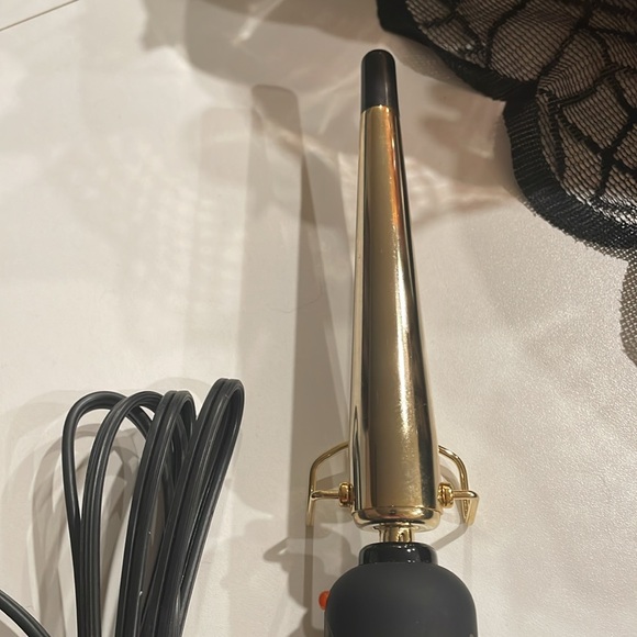NWOT HOT TOOLS CURLING IRON - Picture 2 of 5